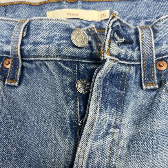 Levi Wedgie Ankle Jeans Straight SZ 25 Premium Denim Light Wash Distressed - Picture 10 of 11